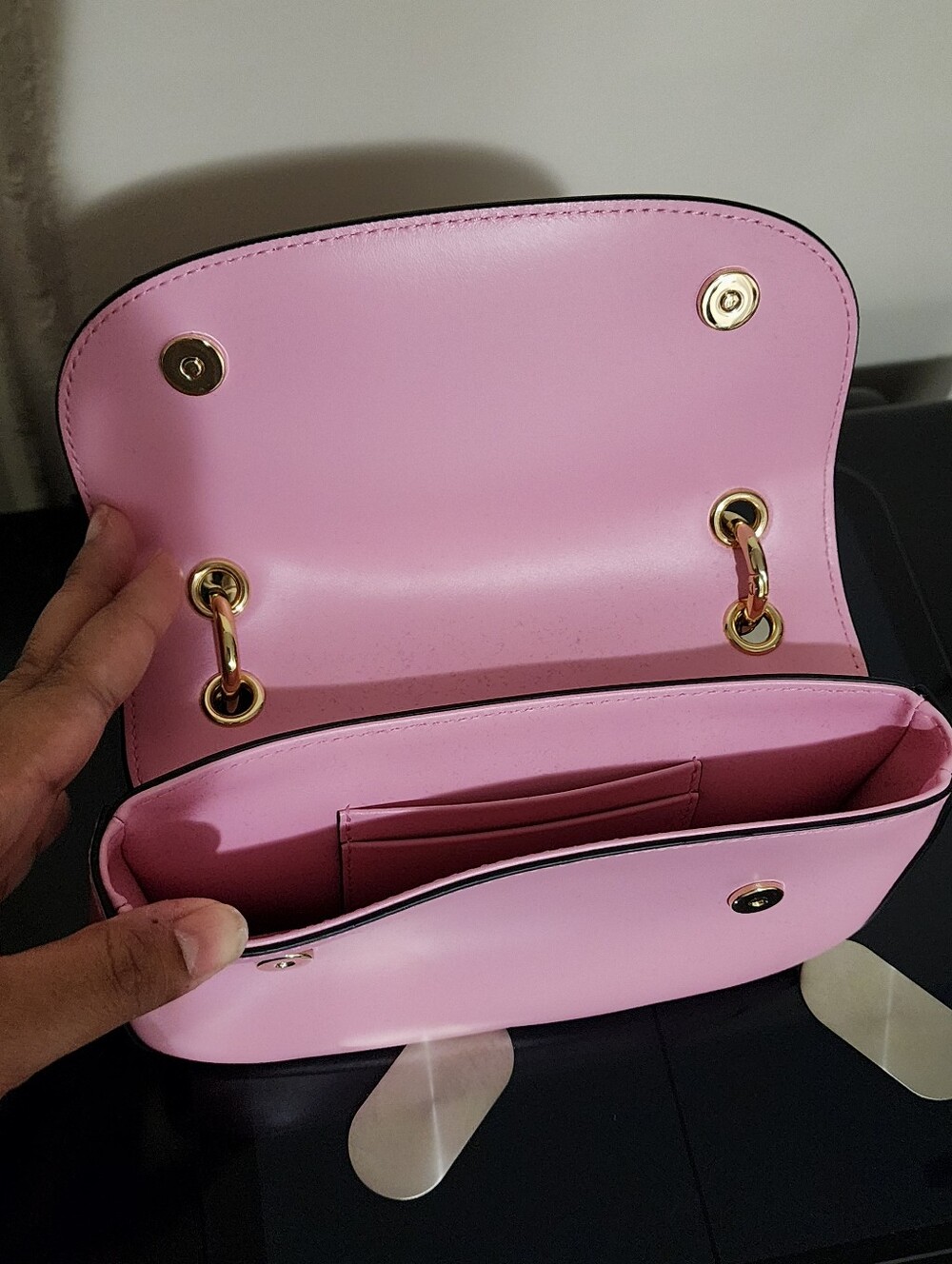 ‼️ON SALE‼️New Dolce & Gabbana Pastel Pink DG Crossbody Bag with Gold Hardware - Picture 14 of 16